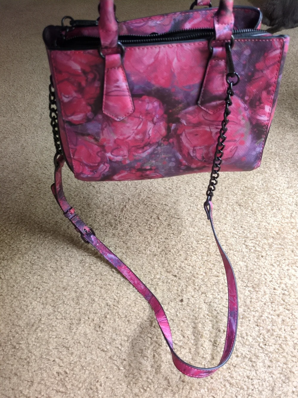 Steve Madden Black & Red Roses floral handbag  W Card Holder & Detachable Strap